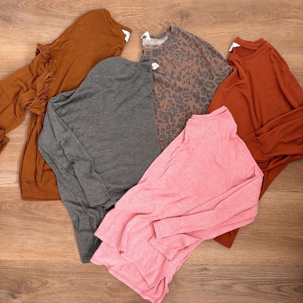 Lot of 5 Women’s Sweaters Size Med to XL
